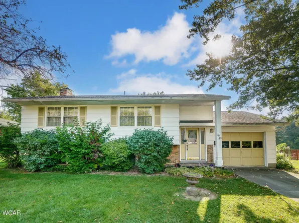 806 N Blackhoof St, Wapakoneta, OH 45895