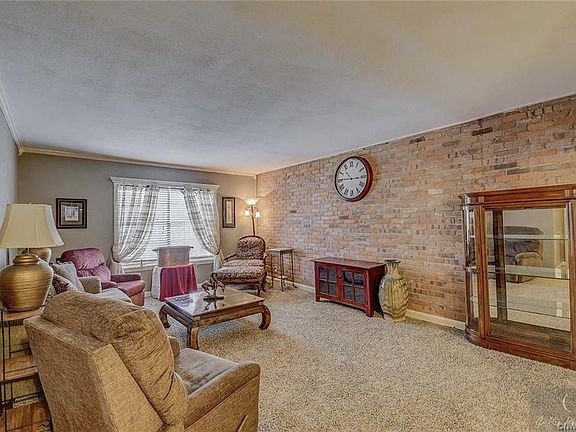 3rd image of 3820 Fairfield Ave Unit 15