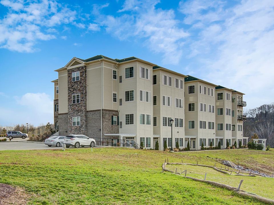 2nd image of 1176 Warfield Blvd Unit 410