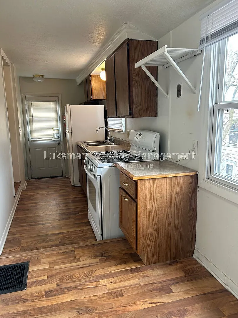 Building Photo - 3013 Portage St #2