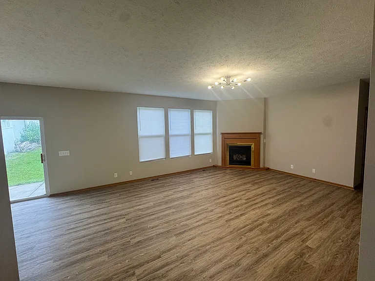 5009 S 194th Ave — Photo 4