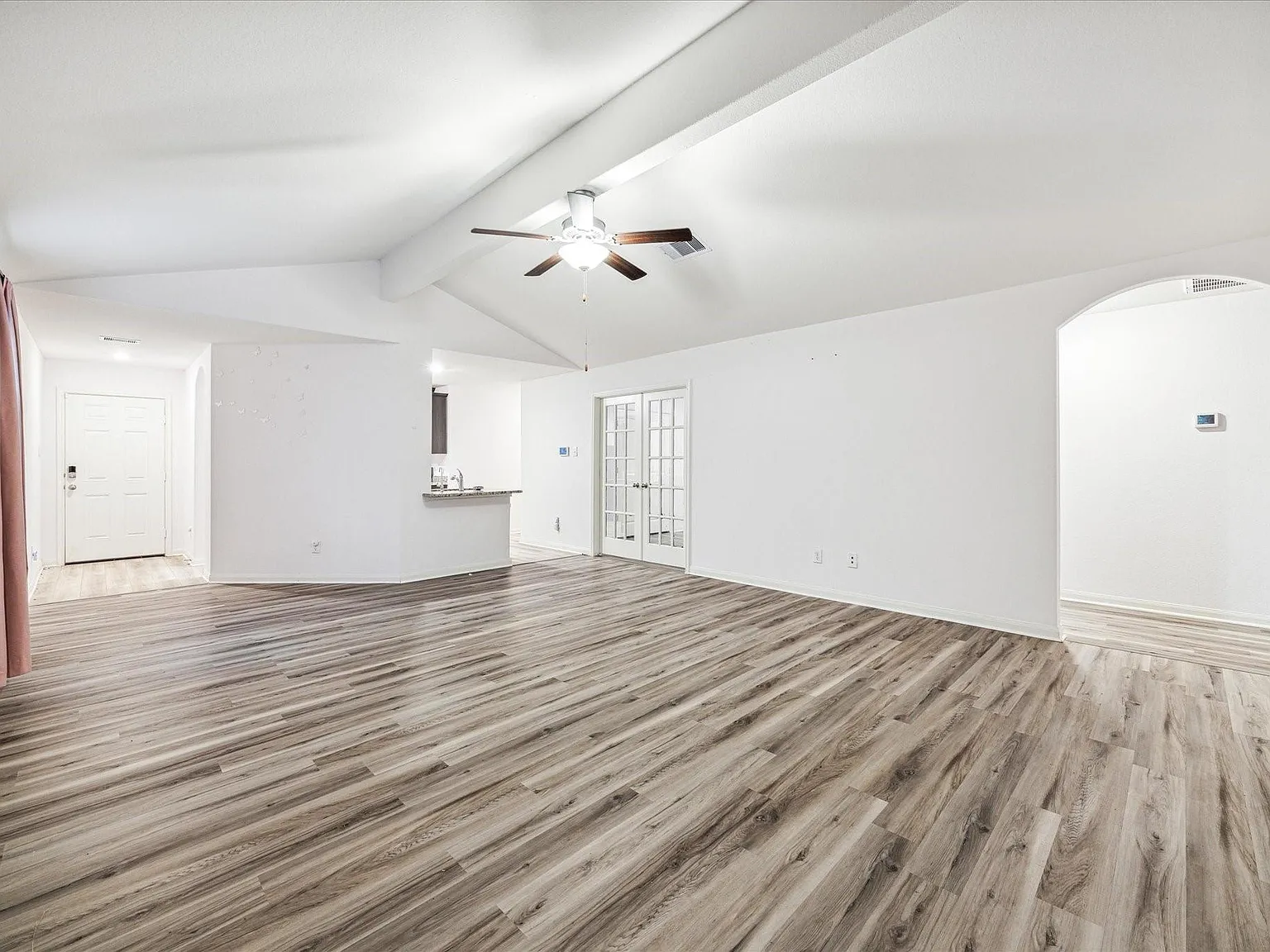 4 bed, 2.0 bath, 1855 sqft, $2,300 — Photo 4