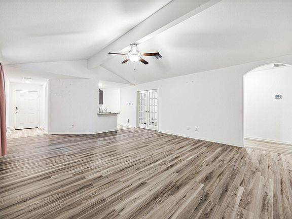 4th image of 517 Amberwood Park Dr