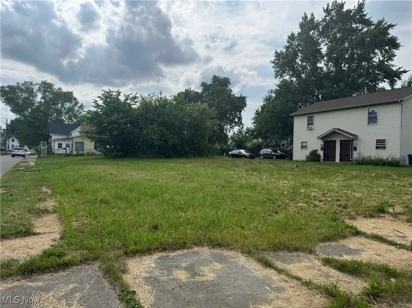 165 S 3rd St, Newark, OH 43055