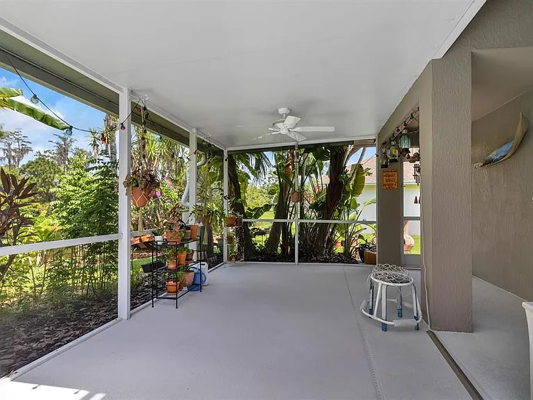 13903 Bluewater Cir — Photo 32