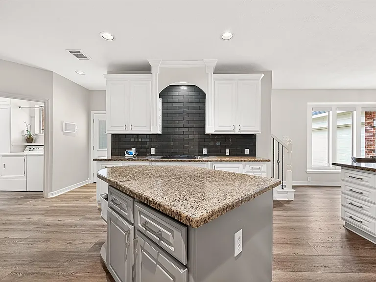 3510 Artesian Springs Ct — Photo 19