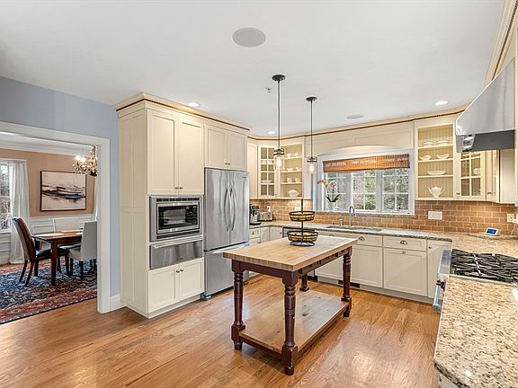 5th image of 1 Livingston Ln