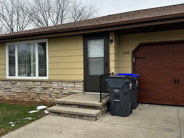 1248 Primrose Ln, Neenah, WI 54956