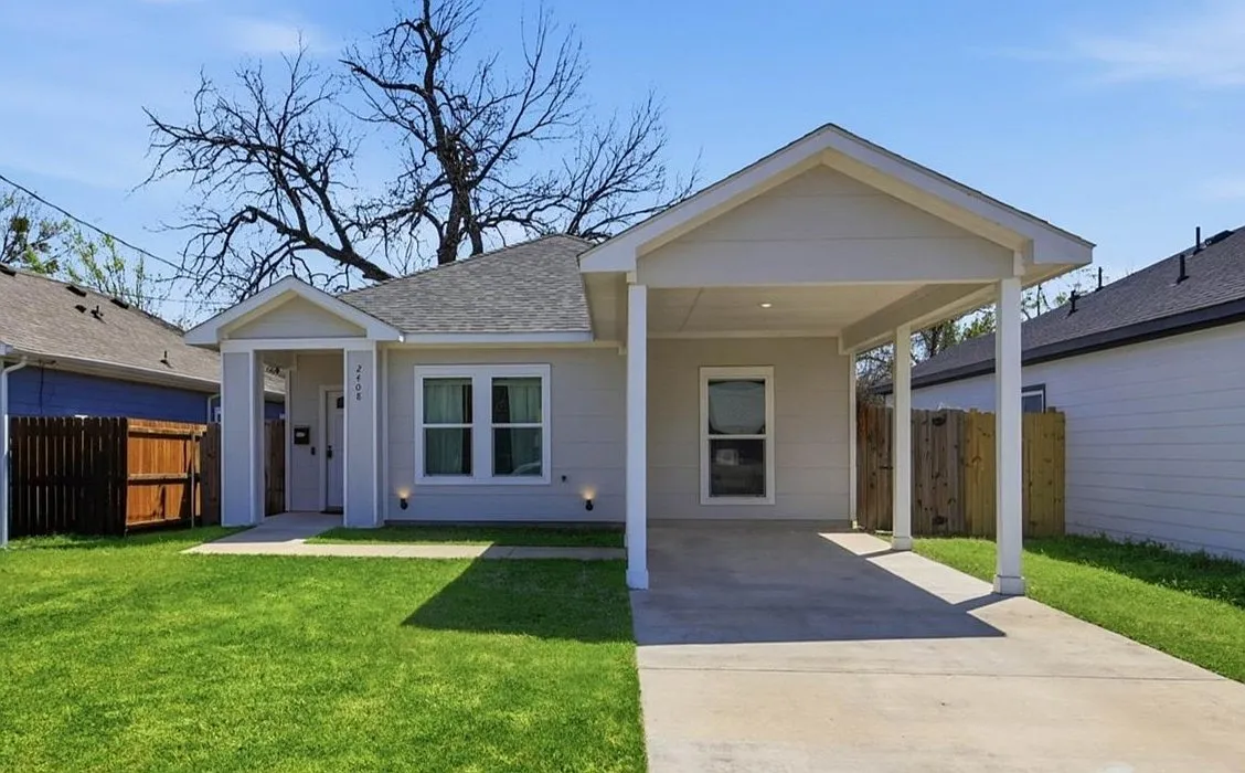 2408 Garden Dr photo 1