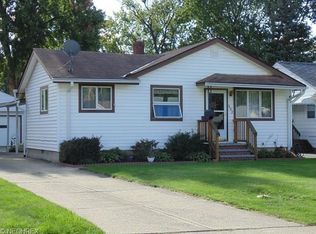 692 Woodstock Rd, Eastlake, OH