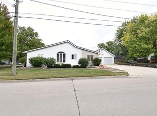 806 9th Ave SW, Independence, IA 50644