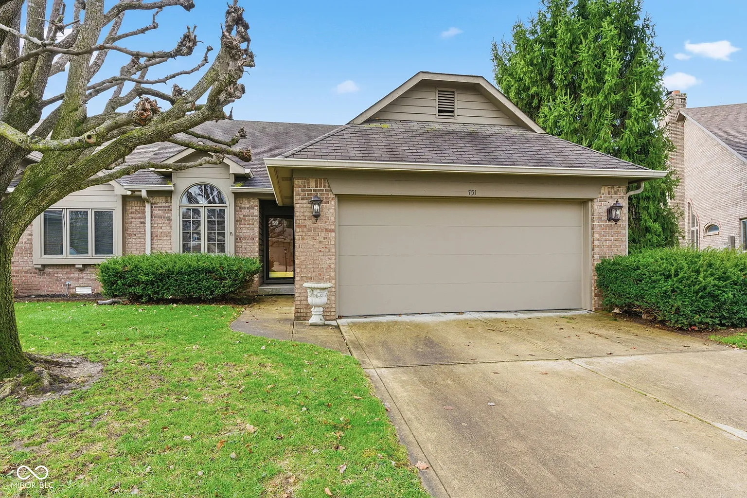 751 Cottage Ln photo 1
