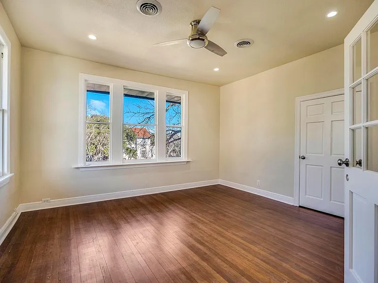 128 E Summit Ave — Photo 17