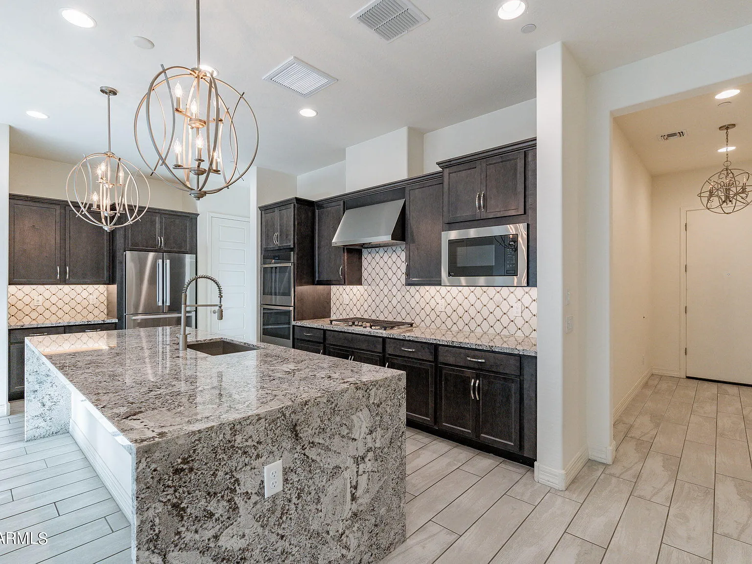3 bed, 2.5 bath, 2399 sqft, $3,000 — Photo 4