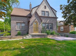 3827 Franklin Ave, Des Moines, IA 50310