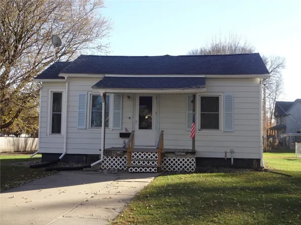 289 W Hilton St, Marengo, IA 52301