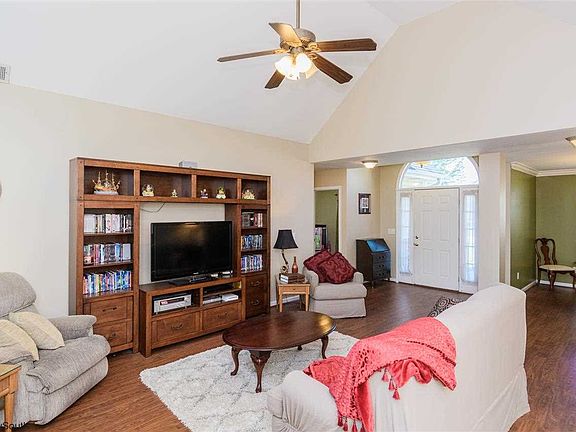 5th image of 612 Camden Cove Ln