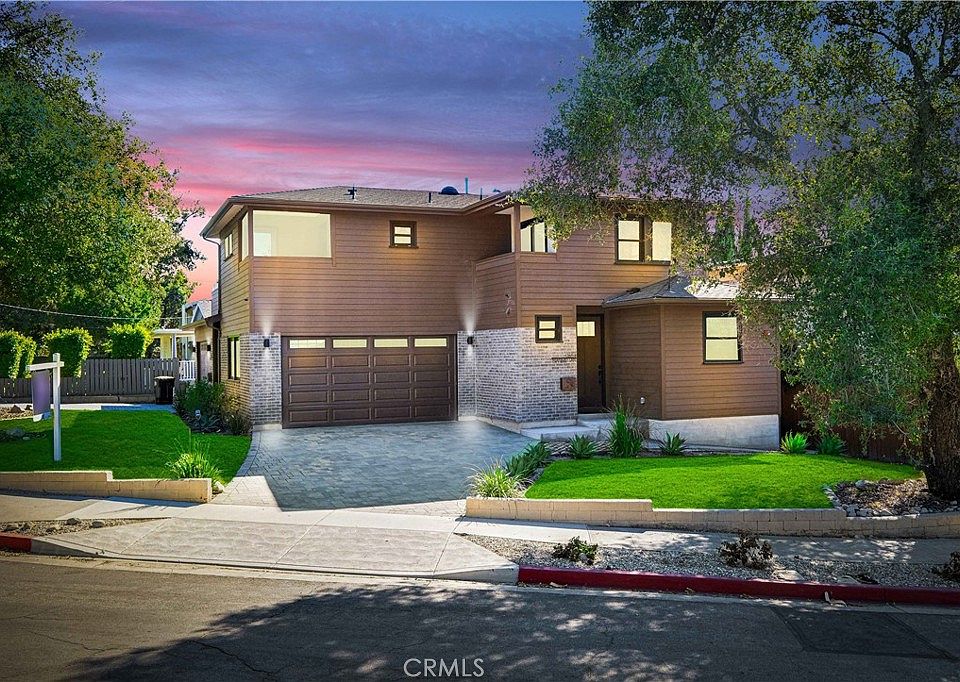 1st image of 2654 Manhattan Ave