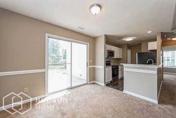 4th image of 155 Kerr St