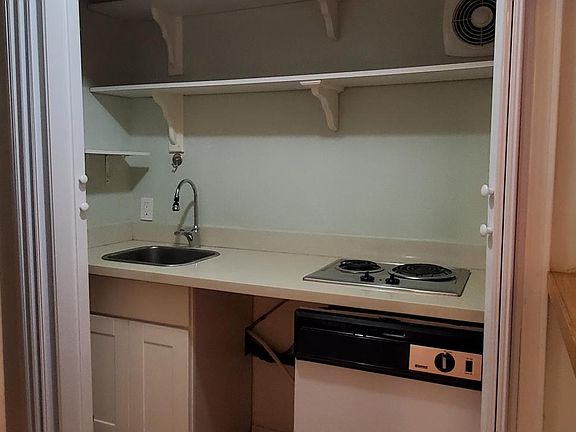 5th image of 226 Grattan St #3
