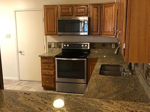 5th image of 33 Oaks Pl