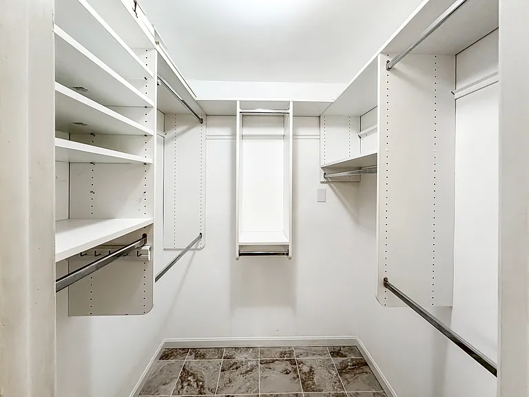 Everything about this mansion speaks luxury, and Room 1 truly stands out. With its spacious, well-designed closet, all your belongings stay neatly organized, so you never have to search for anything.