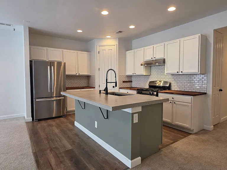 25606 E Bayaud Ave — Photo 5