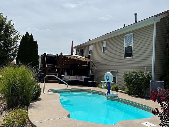 4th image of 30 Scarborough Ct