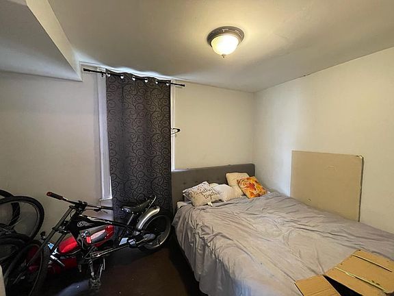 5th image of 126 Humber Ave #1