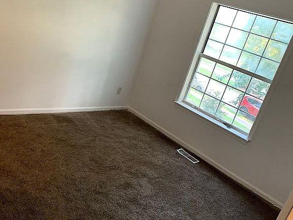 5th image of 427 Lees Mill Dr