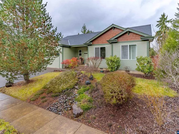 962 Pinetop St, Sweet Home, OR 97386