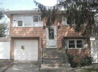 393 Blue Point Rd, Farmingville, NY 11738