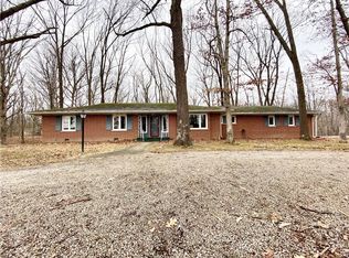 15871 N Oak Crest Rd, Marshall, IL 62441