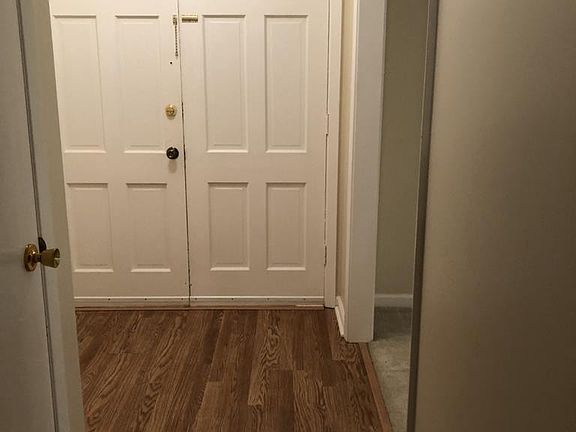 2nd image of 512 Oakwood Dr