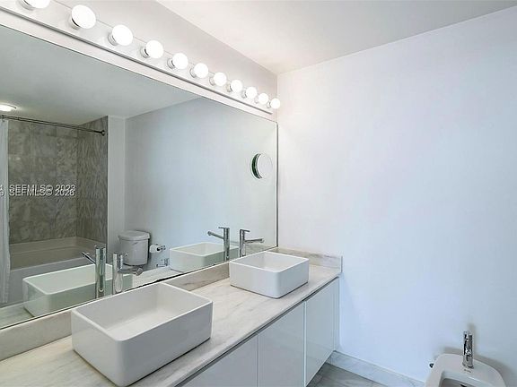 5th image of 601 NE 36th St #29
