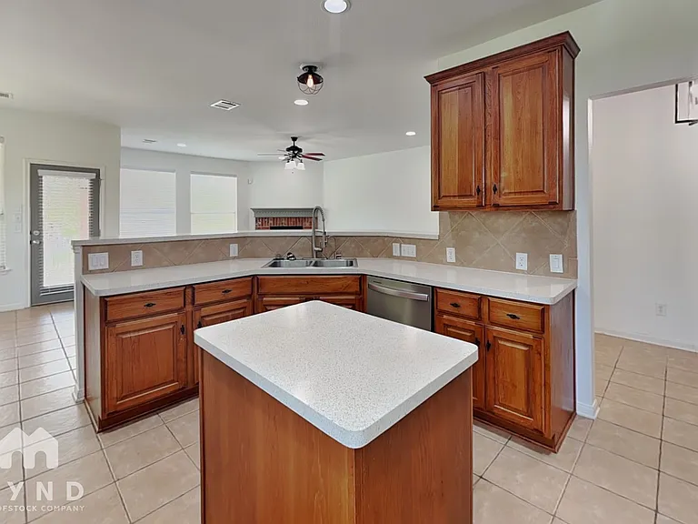 2809 Winding Shore Ln — Photo 7