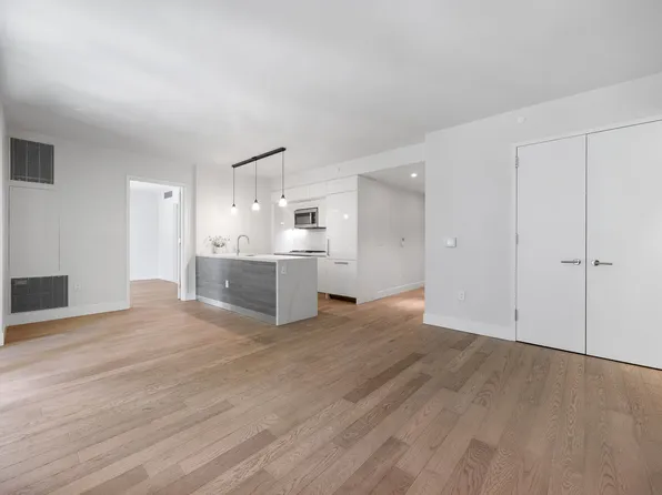 505 West 43rd Street image 8 of 30