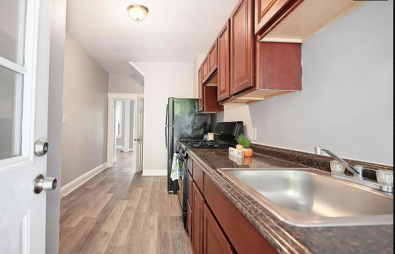 4 bed, 1.5 bath, 1408 sqft, $2,150 — Photo 3