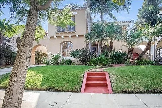 1125 S Hayworth Ave — Photo 1