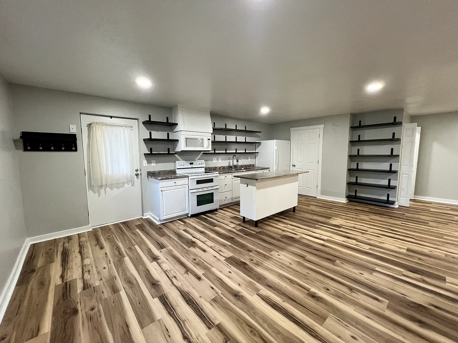 1507 Hudson St — Photo 1