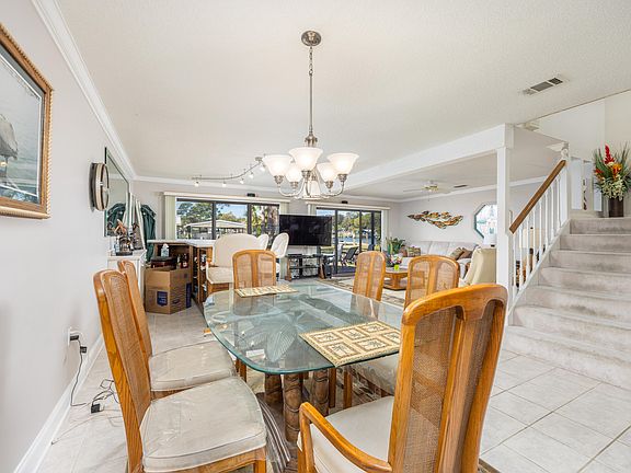 5th image of 555 Cove Dr