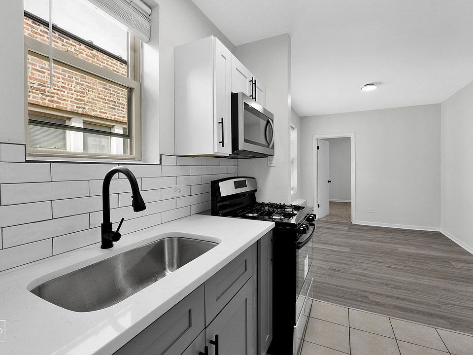 1st image of 5952-58 W Superior St #5954-3E