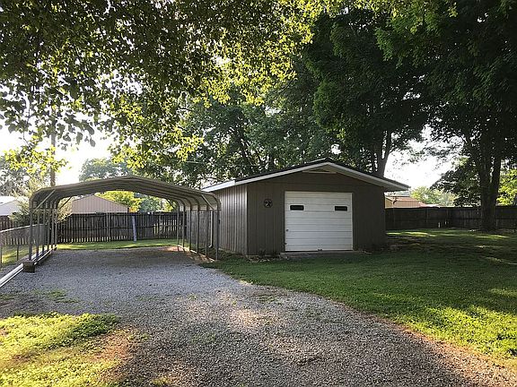 4th image of 205 Horseshoe Dr