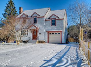 19 Roselyn Dr, Pittsfield, MA 01201