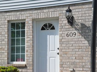 607-609 Nicolet Ave, Oshkosh, WI 54901