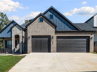 2552 N Crossover Rd, Fayetteville, AR 72703