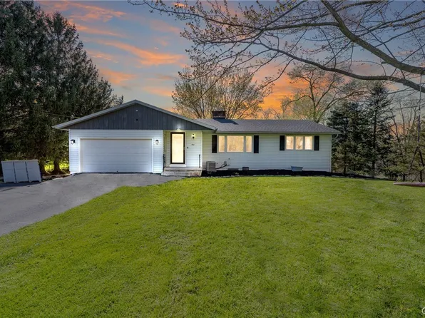 9 Farview Cir, Camillus, NY 13031