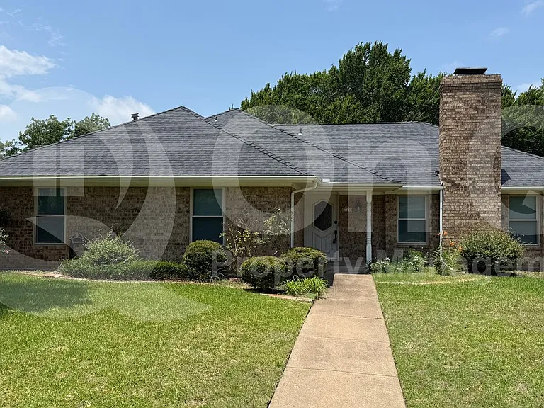 1114 Valerie Dr — Photo 1