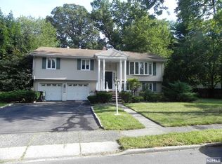 378 Chelsea St, Paramus, NJ 07652