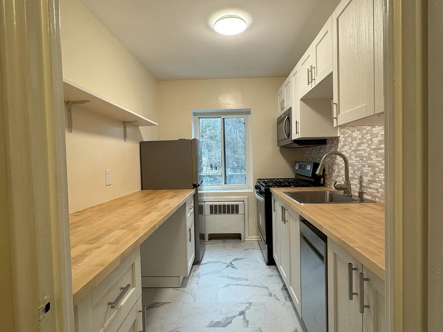 1 bed, 700 sqft, $1,800 — Photo 3